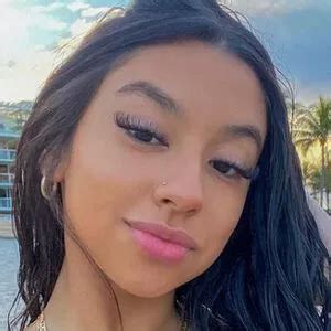 Sariixo Height, Weight & Body Measurement. Sariixo_ stands 5 feet 6 inches tall (1.68 m). She weighs 58 kilograms. Sariixo_ is very attractive, with dark brown eyes …